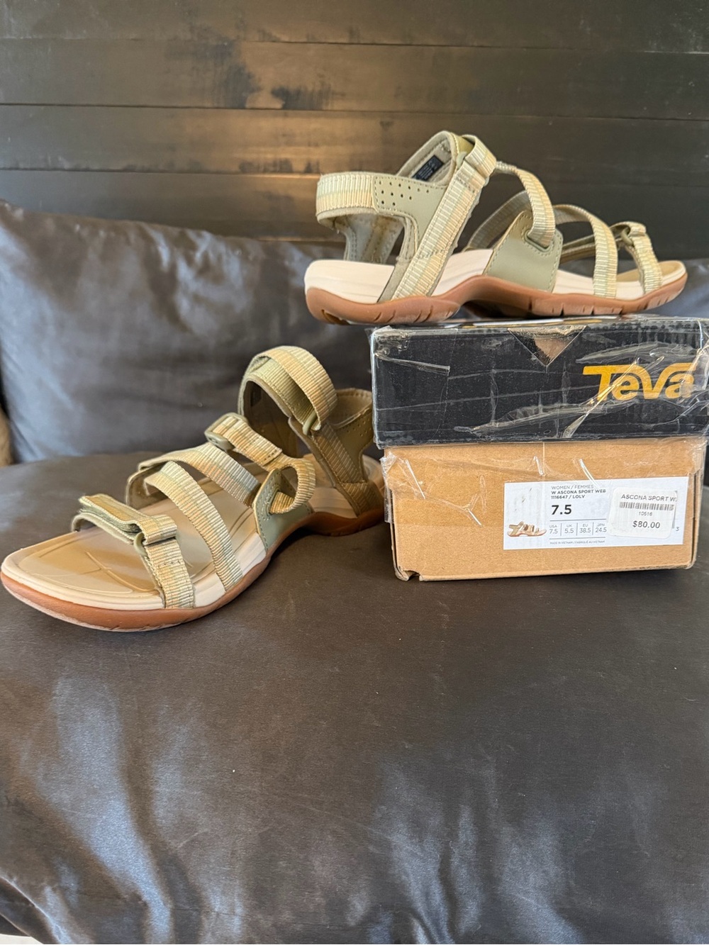 NWTIOB Teva “Ascana Sport” Olive Green Strappy Sandals  Sz 7.5